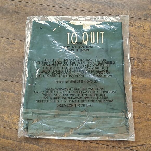 New Women's‎ Size Small Hunter Green Too Lit To Quit Scoop Neck Christmas Tee - Picture 7 of 9